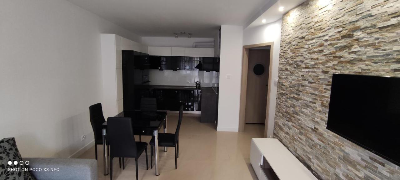 Apartament „Nad Jeziorkiem“ Apartment คัทเซิร์น ภายนอก รูปภาพ